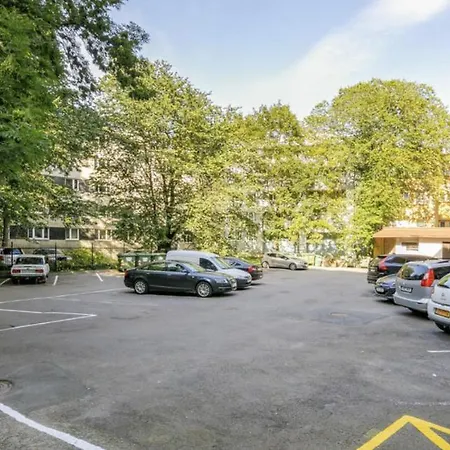 Apartment 4br In City Centre With Free Parking *