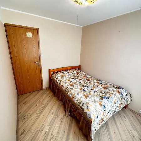 Apartment 4br In City Centre With Free Parking