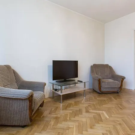 4br In City Centre With Free Parking Apartment